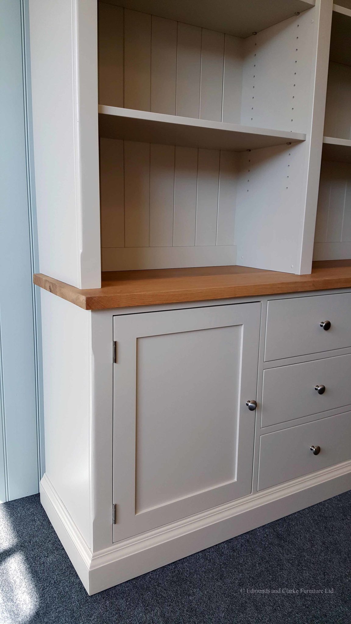 5ft Edmunds Library Painted Bookcase. thick square oak top chrome round patterned premium knobs. adjustable shelves. EDMLBC5