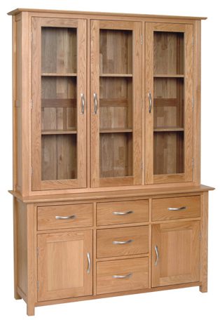 Norwich Oak 4'6 dresser Top Dresser, top only. contemporary shaker style straight lines and shaped edges on tops. shaped chrome bar handles. 2 fixed shelves and glass doors. NND40