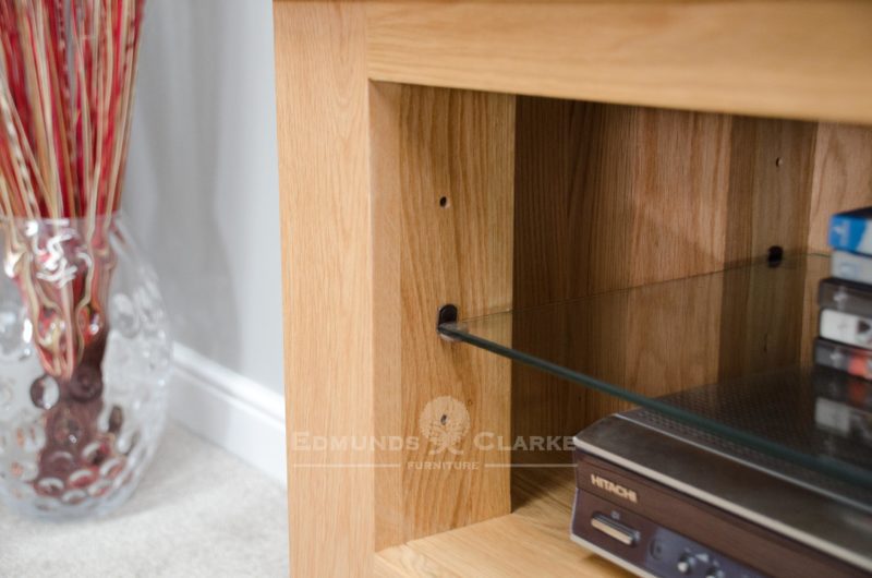 Hadleigh Solid Oak TV Unit Close Up of glass shelf. Available from Edmunds & clarke. toughened glass