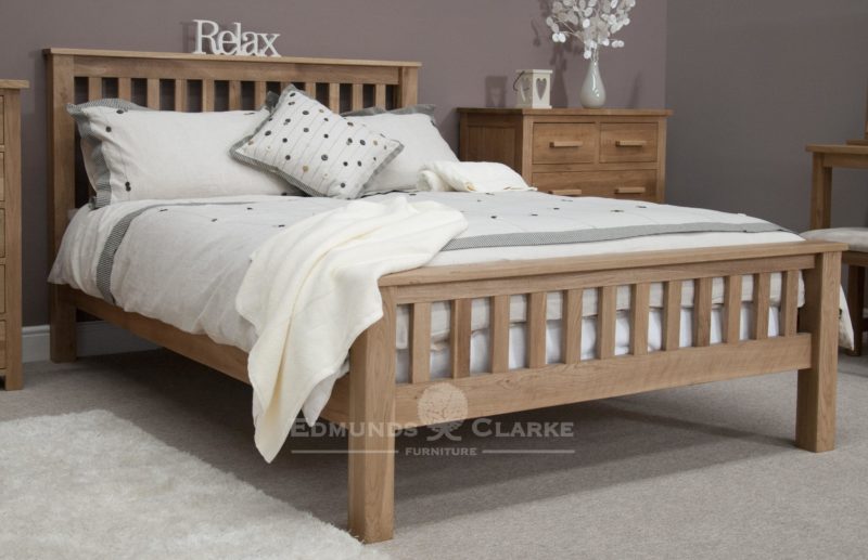 Solid oak 5ft king size slatted rail bed. vertical slats on headboard and foot end with straight oak capping