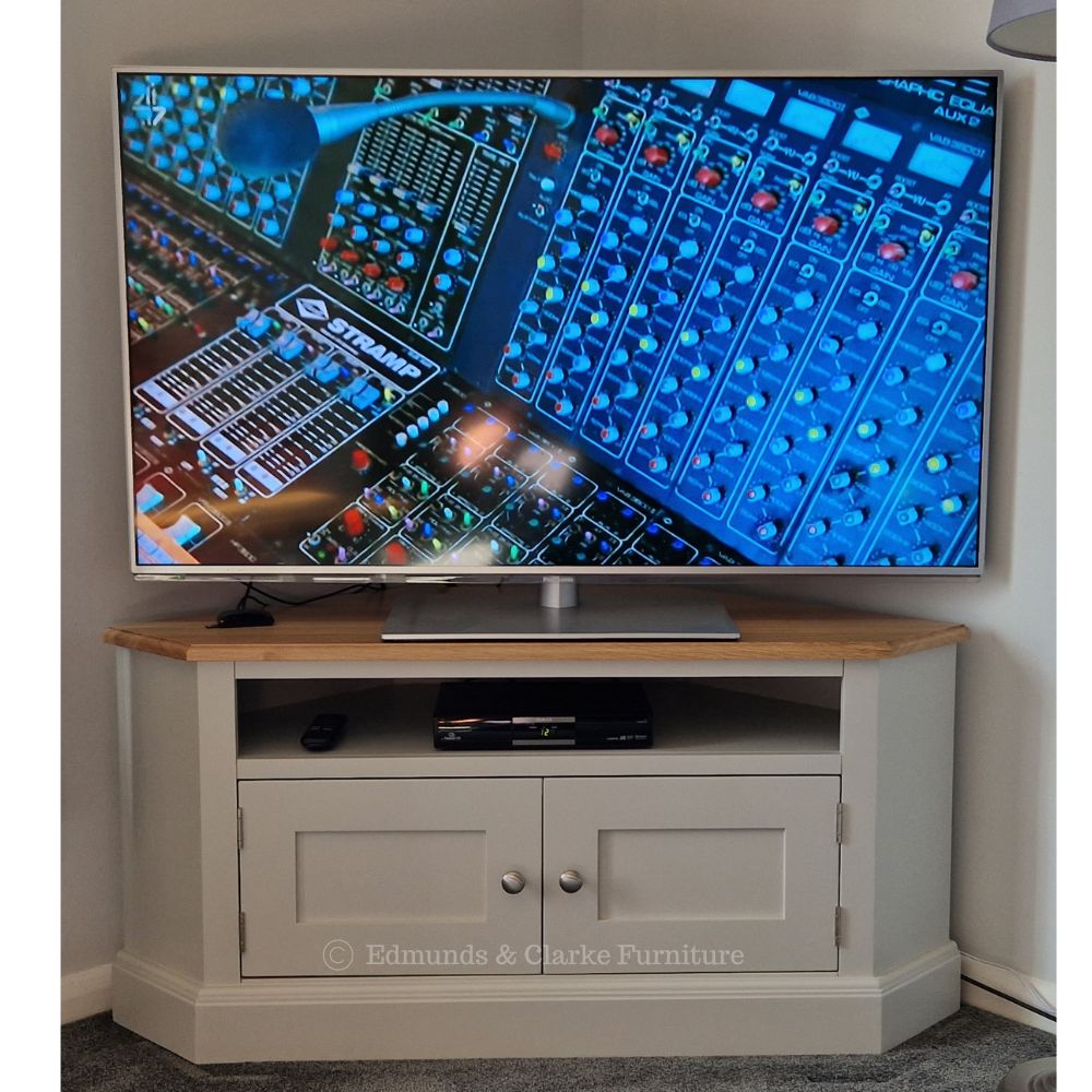 EDMCTVS Edmunds painted small corner tv unit room set. Edmunds & Clarke Furniture