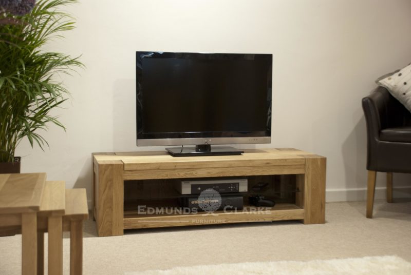 Wide solid oak chunky tv entertainment unit