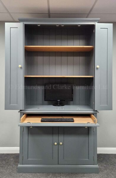 Edmunds Wide Computer station with bi fold doors and pine shelving