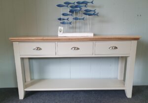 EDMHT150 Edmunds 3 drawer console table beaded oak top, painted with satin nickel cup handles. Edmunds & Clarke Furniture