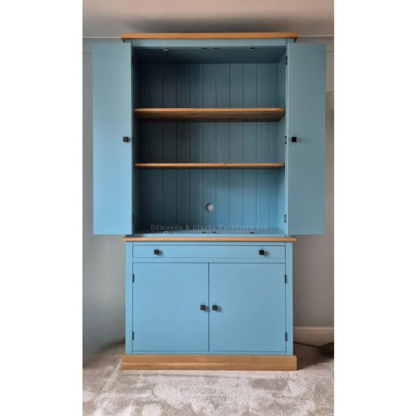 Bespoke computer workstation in Dulux colour match and contrasting oak. Edmunds & Clarke Furniture