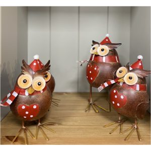Spring Metal Robin Christmas Decoration. Edmunds & Clarke Furniture