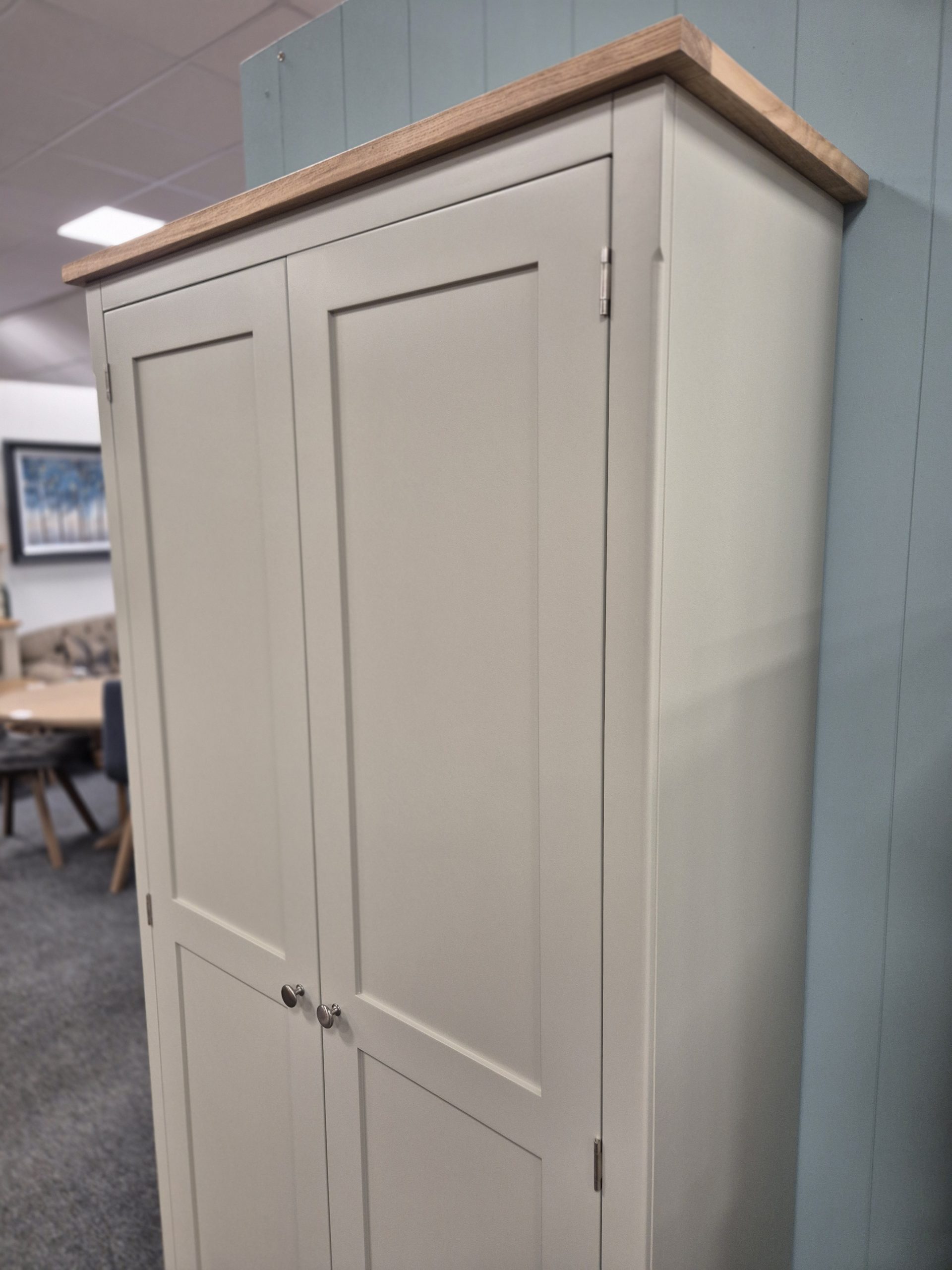 EDMC2DC Edmunds 2 door cupboard mersea island close up details