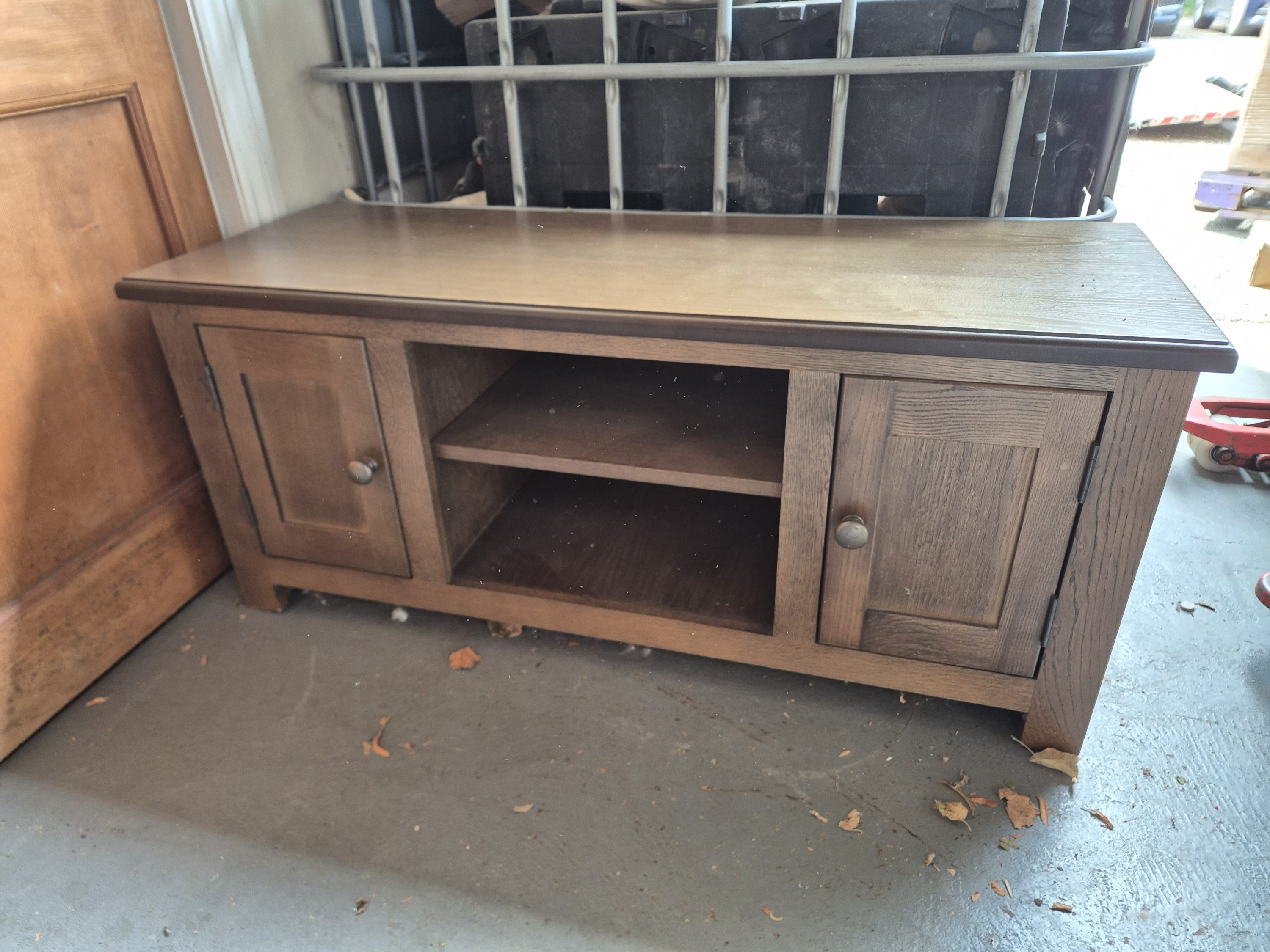 Oak 2 Door TV Unit - Image 2